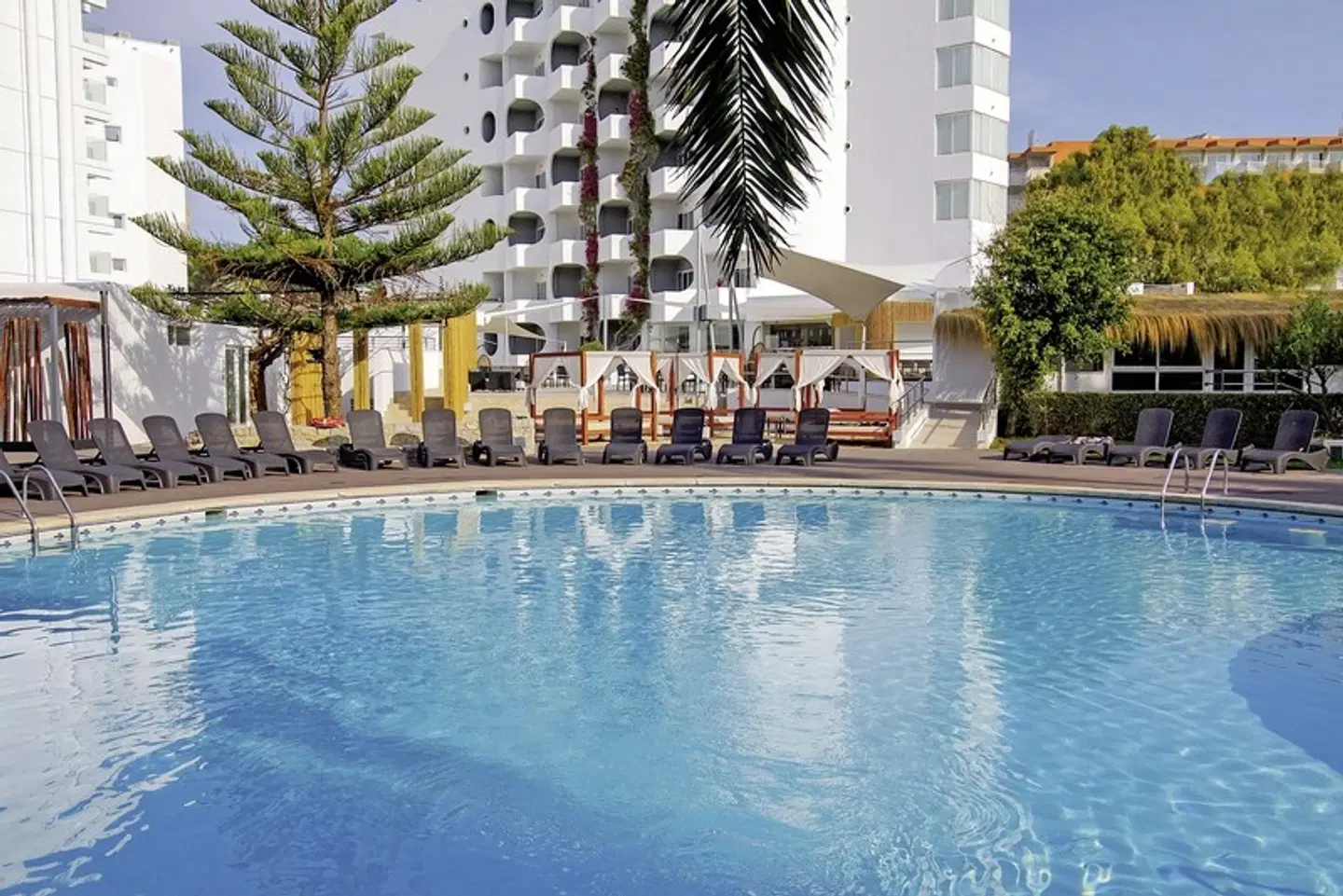 BG Pamplona OUTDOOR_POOL