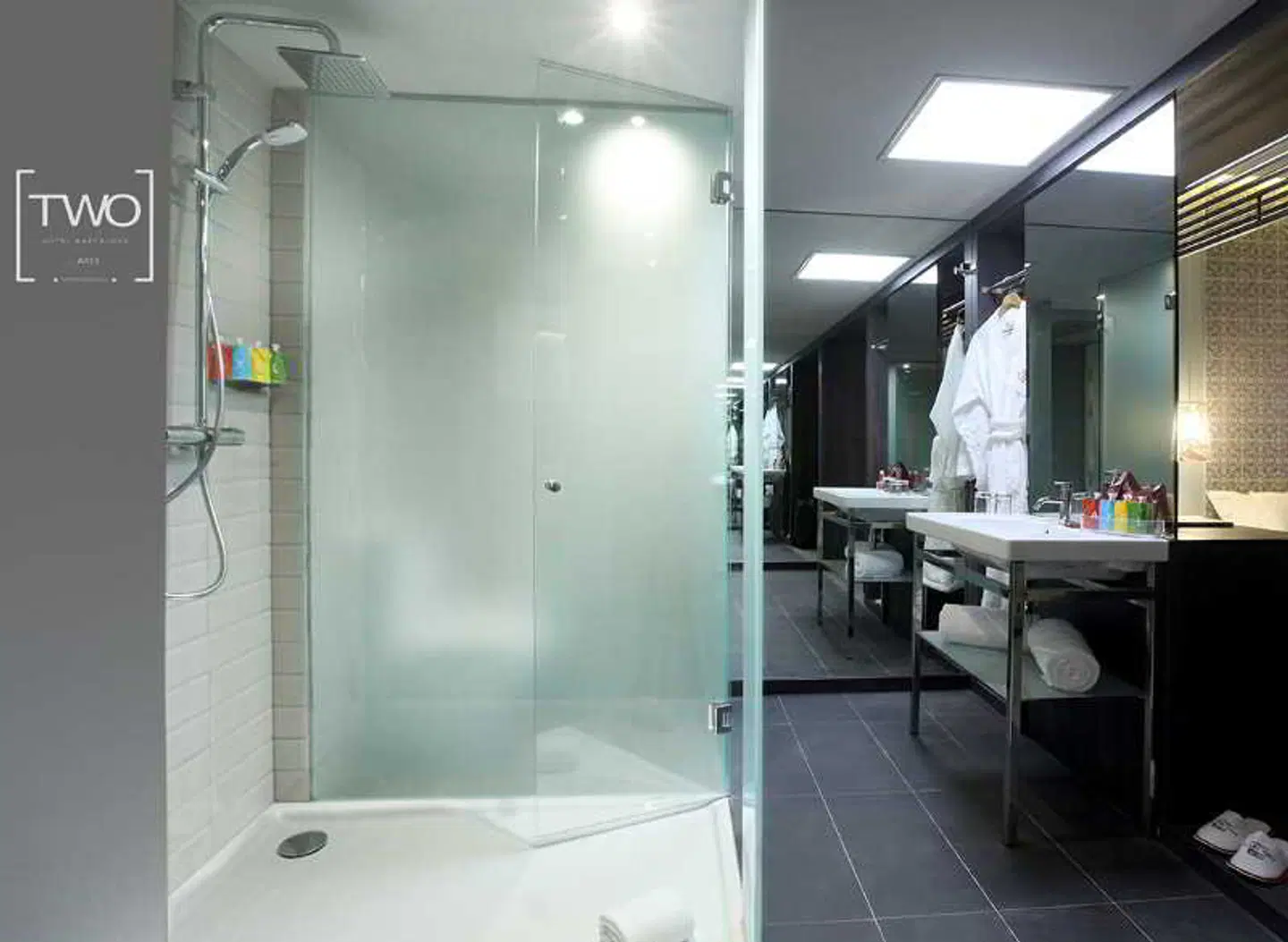 TWO Hotel Barcelona by Axel BATHROOM