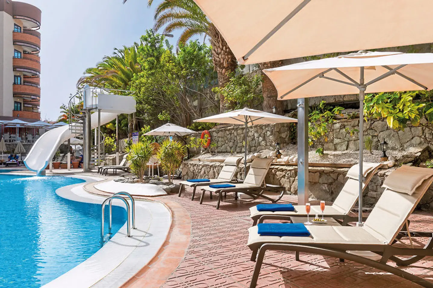 MUR Hotel Neptuno OUTDOOR_POOL