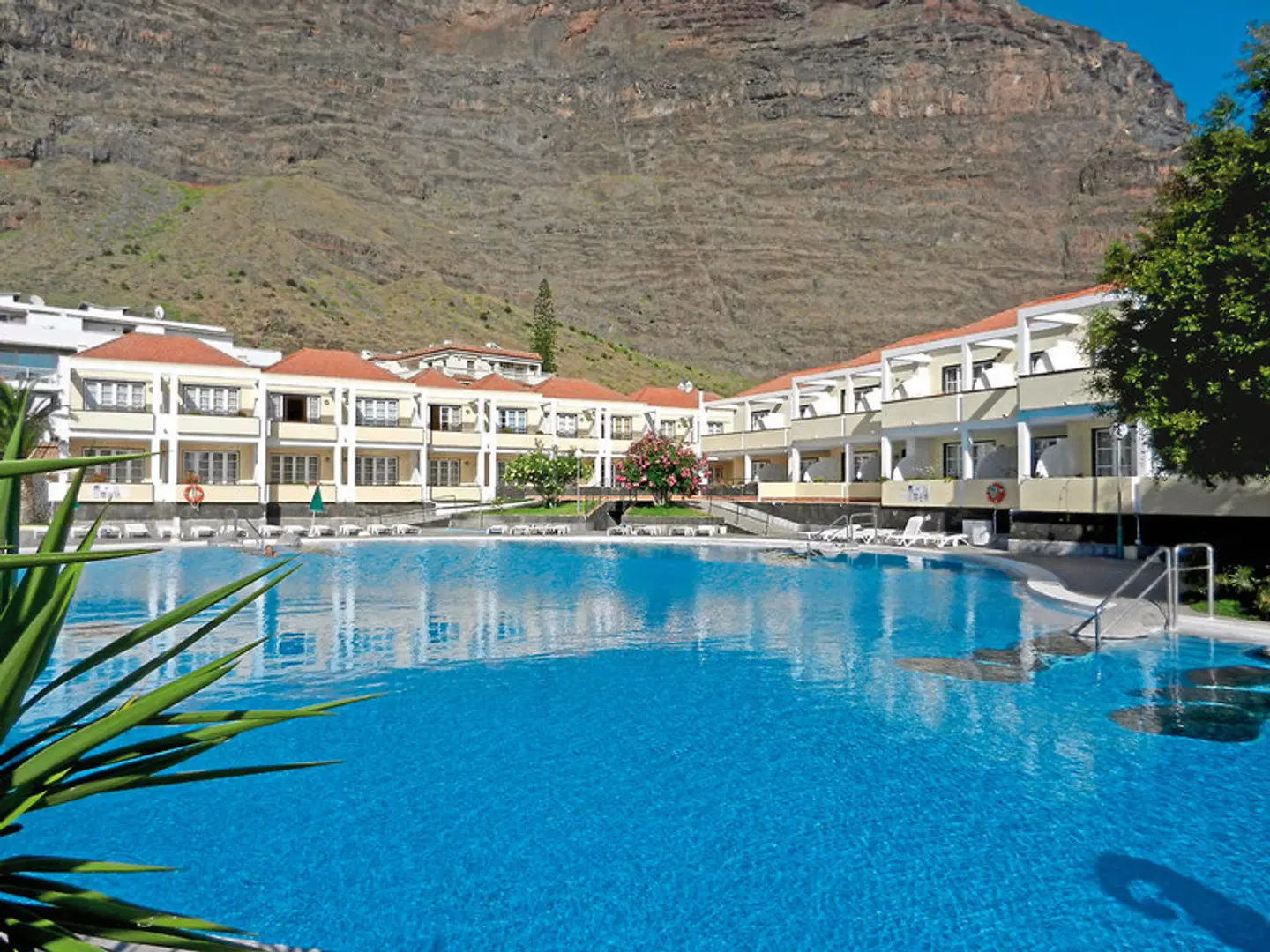 Apartamentos Checkin Laurisilva OUTDOOR_POOL