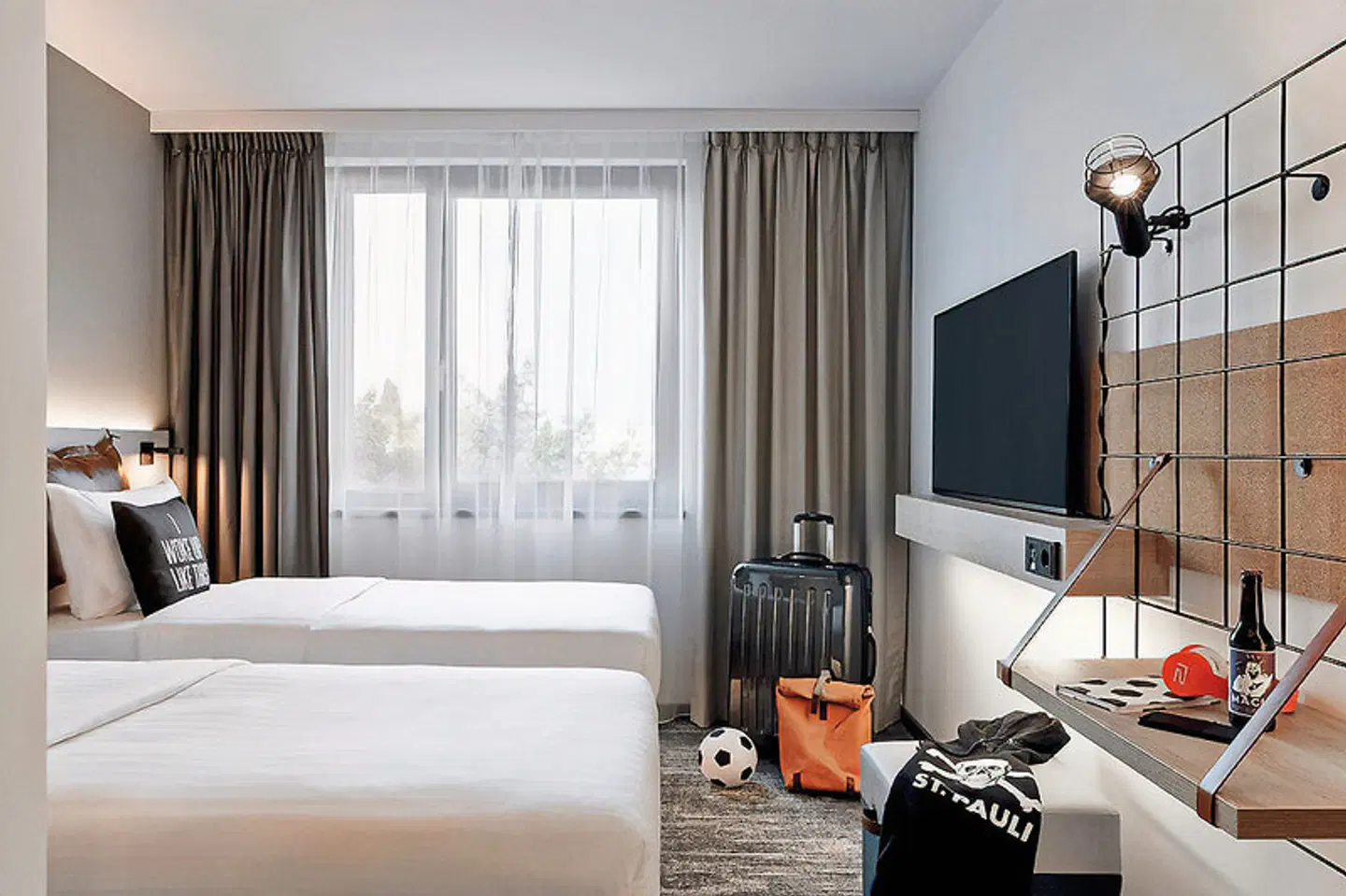 Moxy Hamburg City ROOM_EXAMPLE