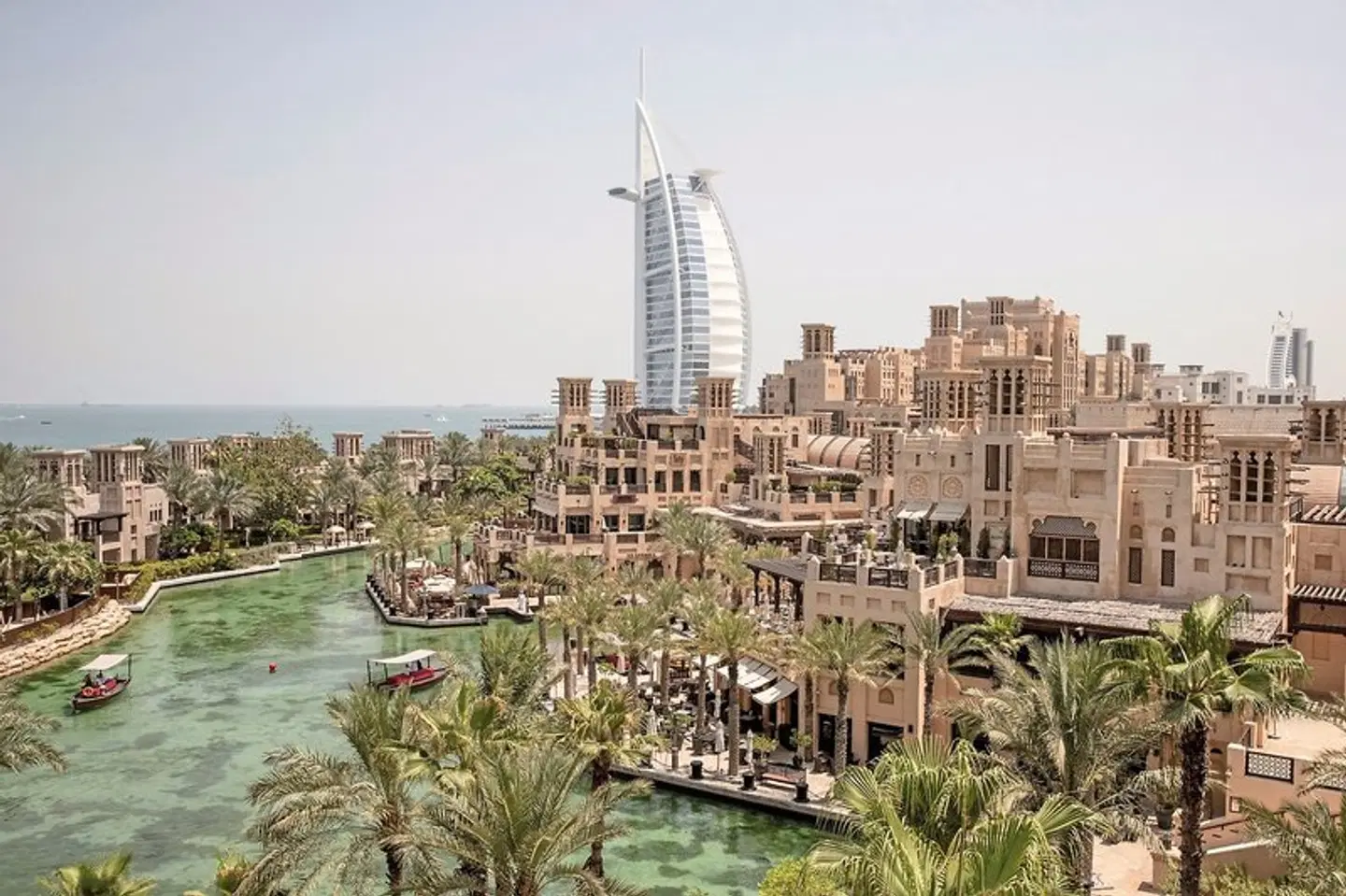 Jumeirah Al Qasr EXTERIOR