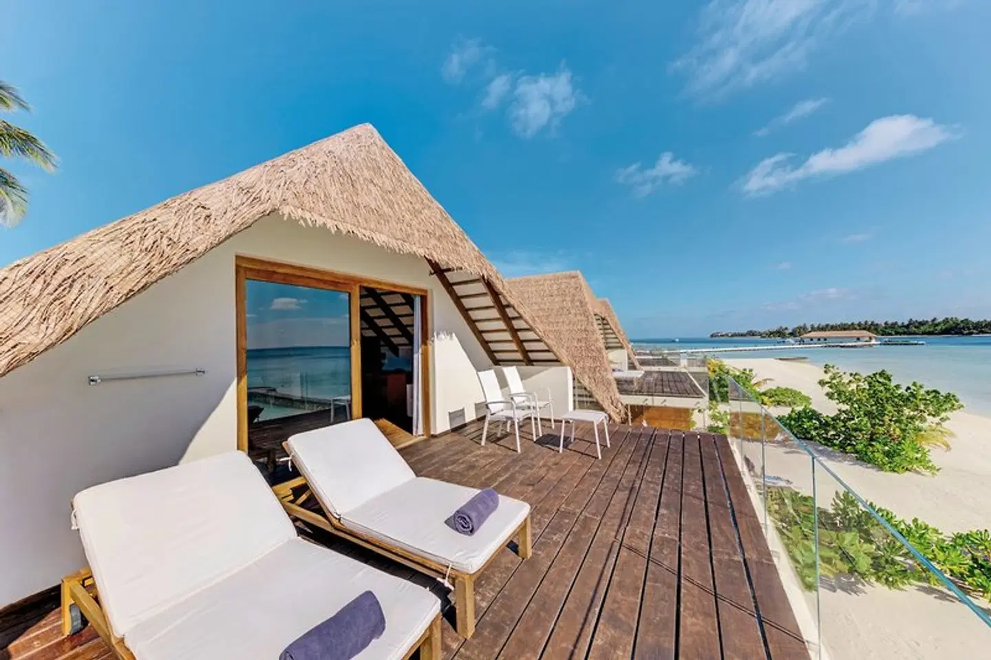 Cinnamon Velifushi Maldives Terrasse
