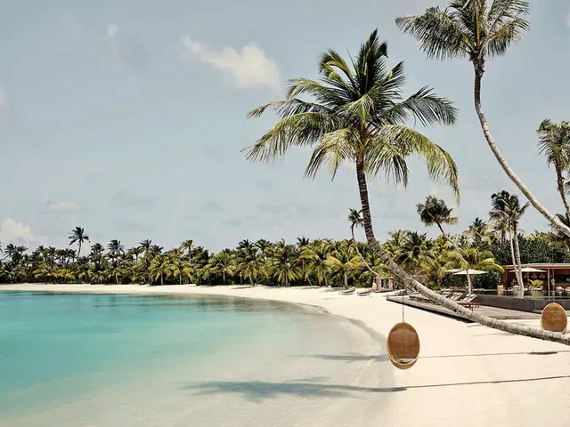 Patina Maldives, Fari Islands Strand