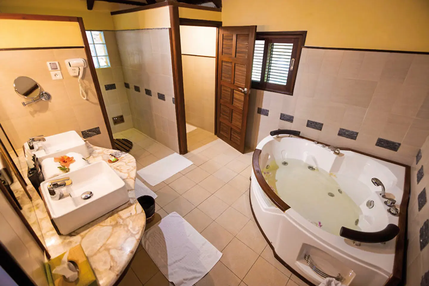 Ravintsara Wellness Hotel Badezimmer