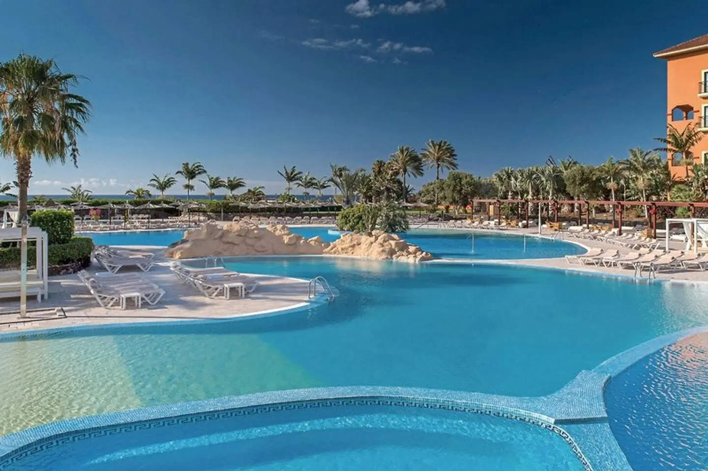 Sheraton Fuerteventura Beach, Golf & Spa Resort OUTDOOR_POOL