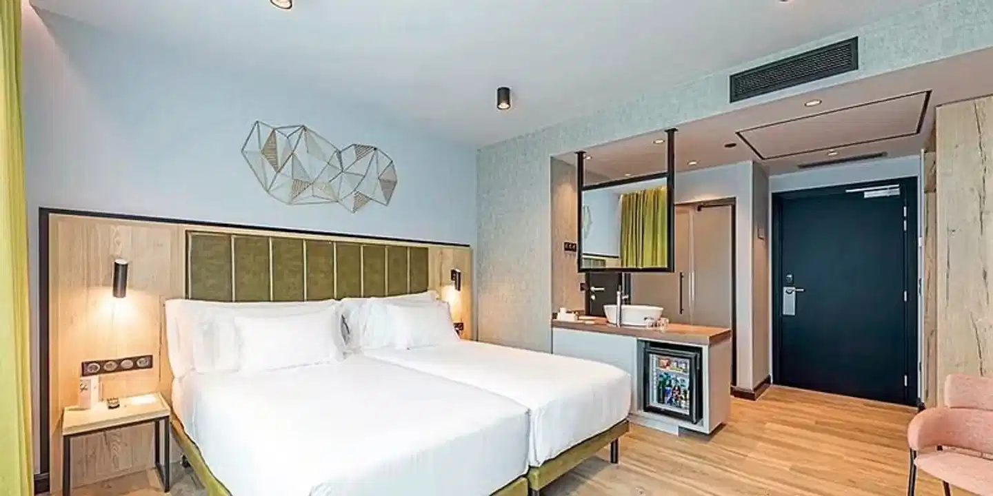 Hotel Barceló Budapest - inkl. Formel 1 Wochenend Ticket Budapest Wohnbeispiel