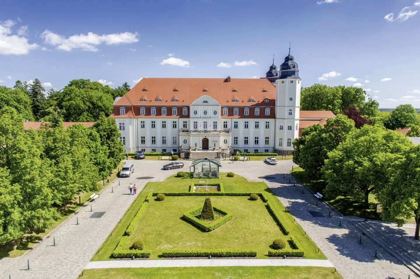 SCHLOSS Fleesensee EXTERIOR