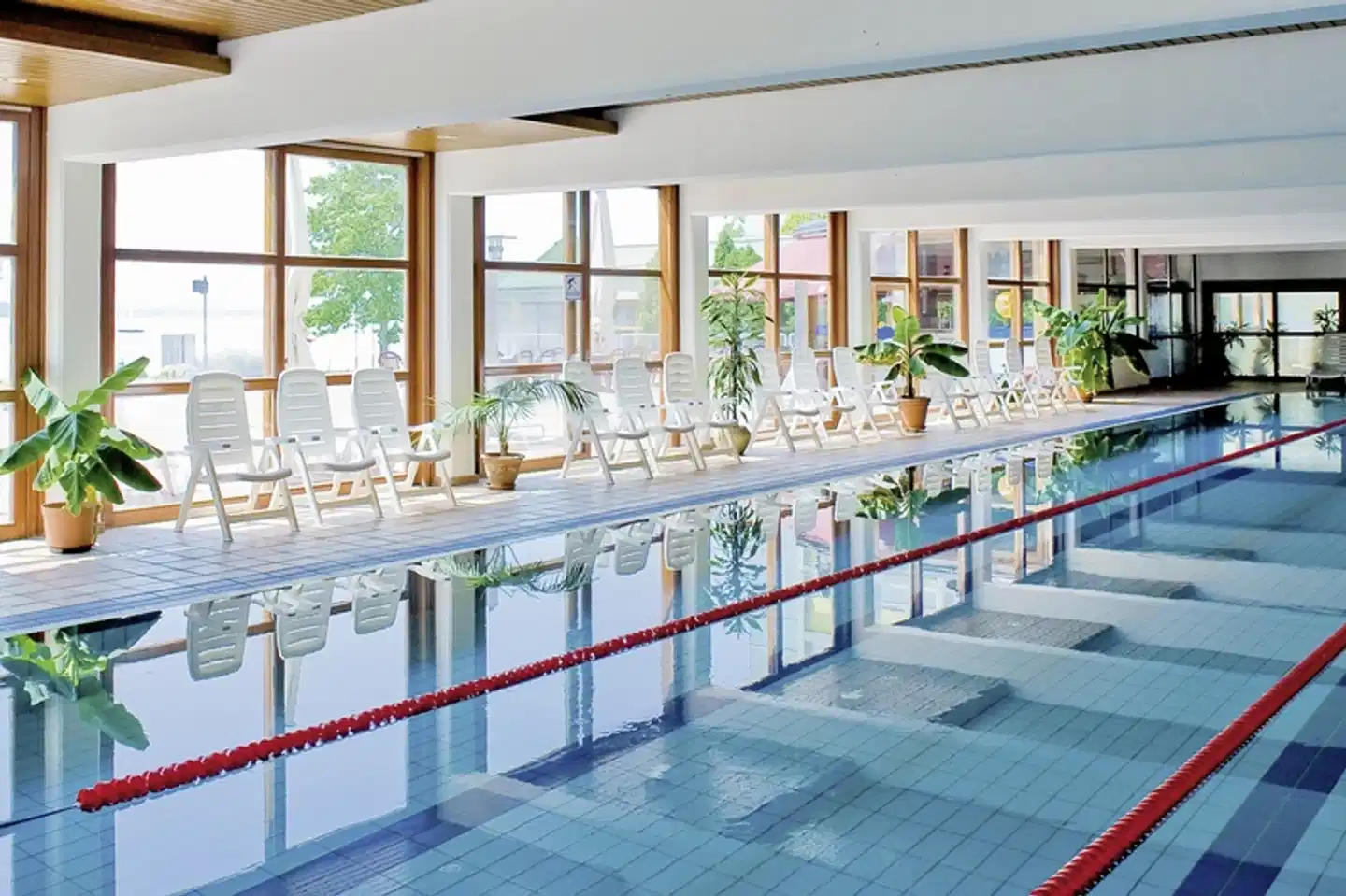 Club Tihany Bungalók Hallenbad