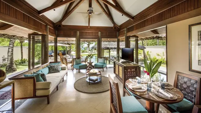 Constance Lemuria Restaurant