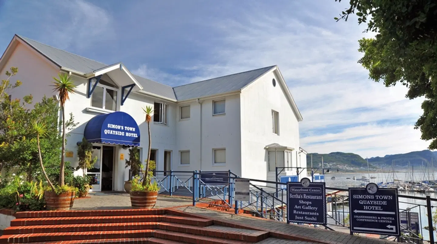 Simons Town Quayside Hotel Aussenansicht