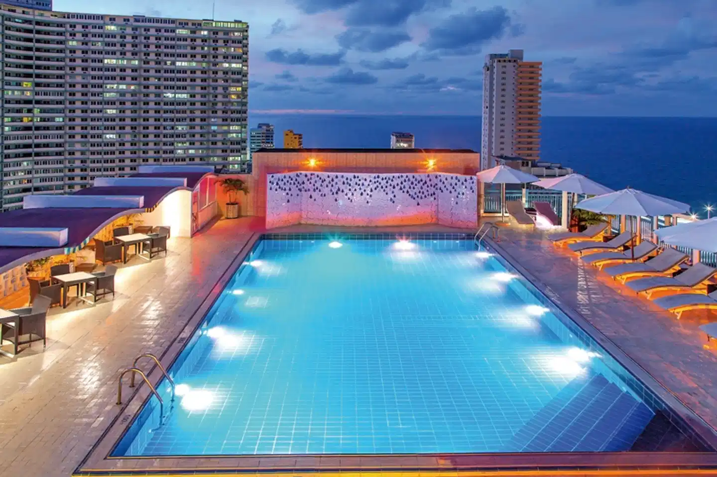 NH Capri La Habana Pool