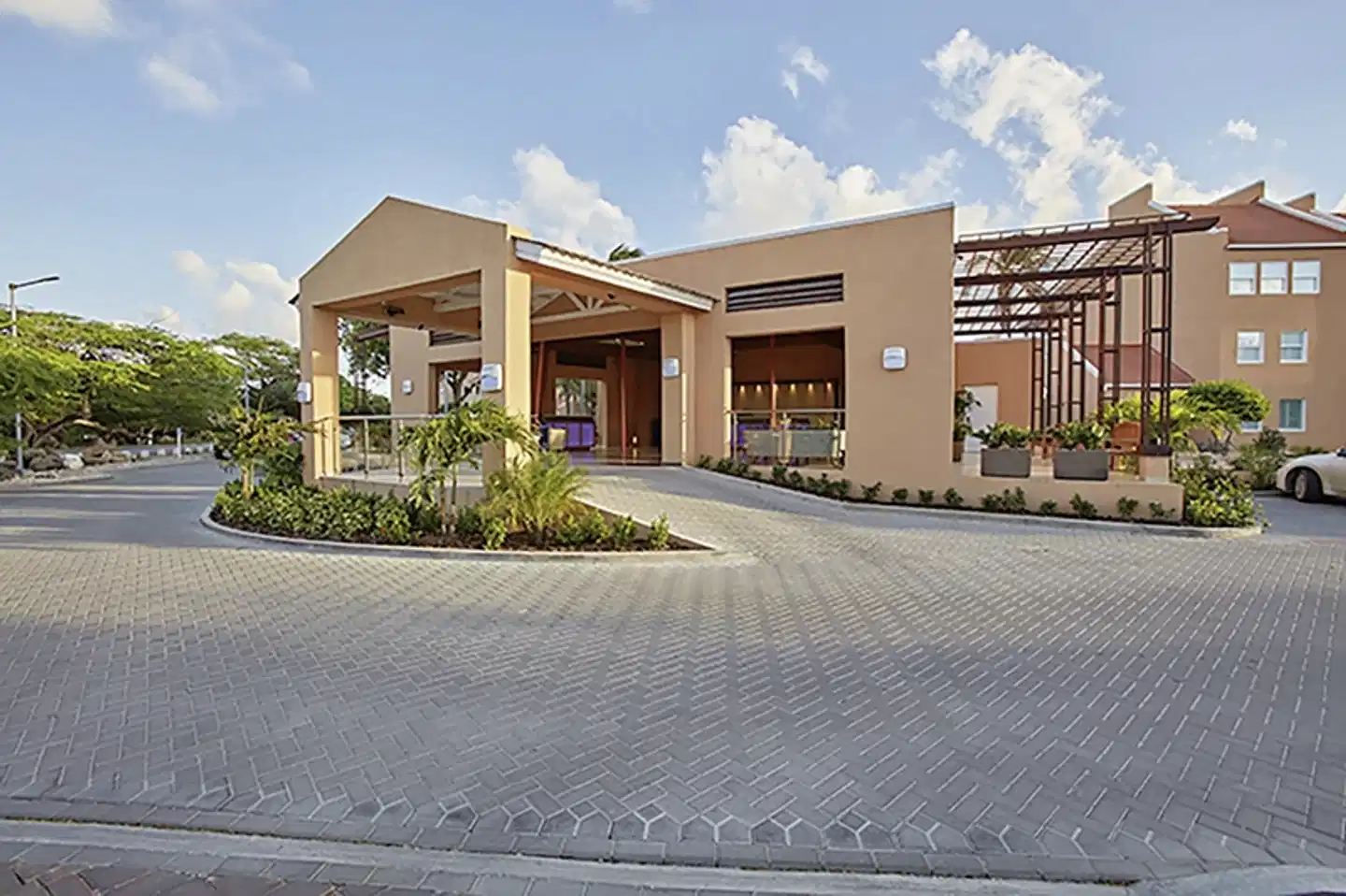 Divi Dutch Village Beach Resort Aussenansicht