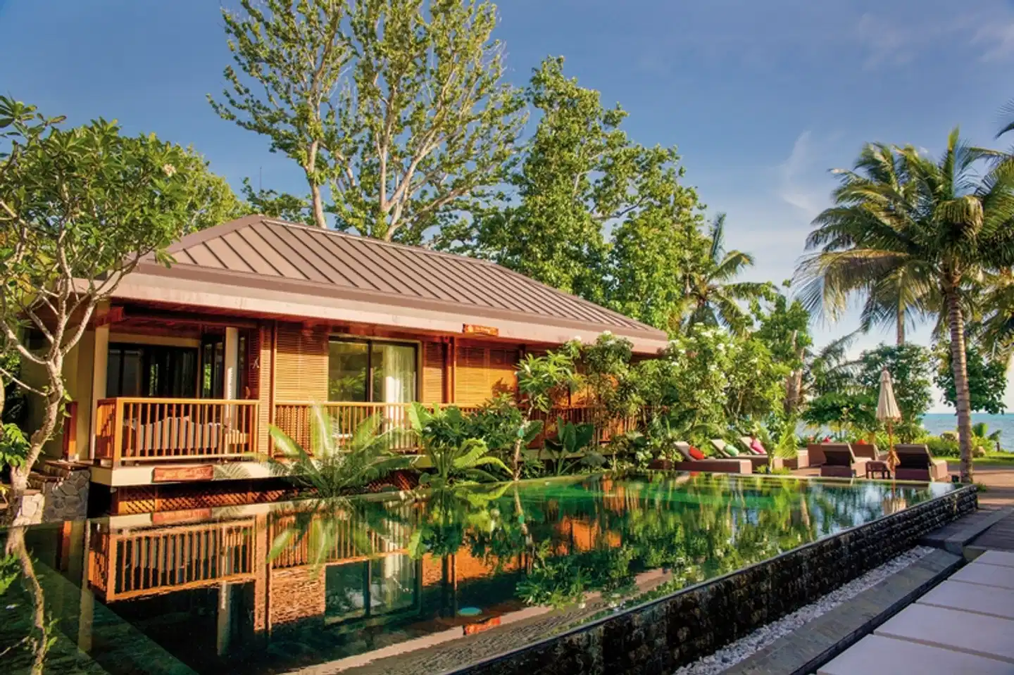 Dhevatara Beach Hotel Aussenansicht