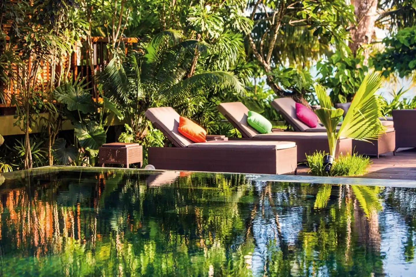 Dhevatara Beach Hotel Garten