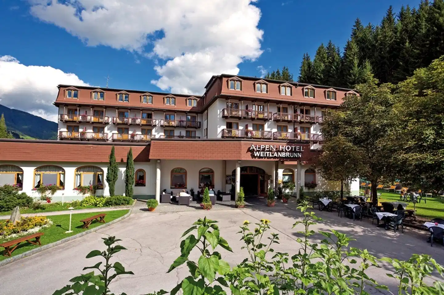 Alpenhotel Weitlanbrunn Aussenansicht