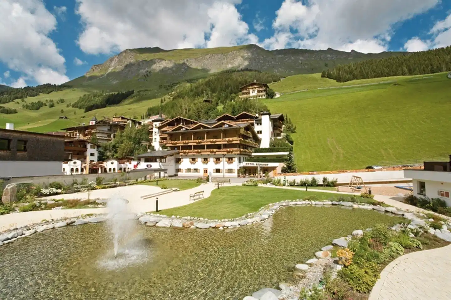 Berghof - Crystal Spa & Sports Aussenansicht