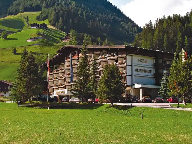 Alpenhof Aussenansicht