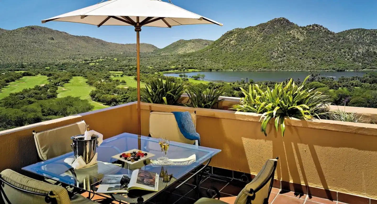 The Cascades Hotel Terrasse