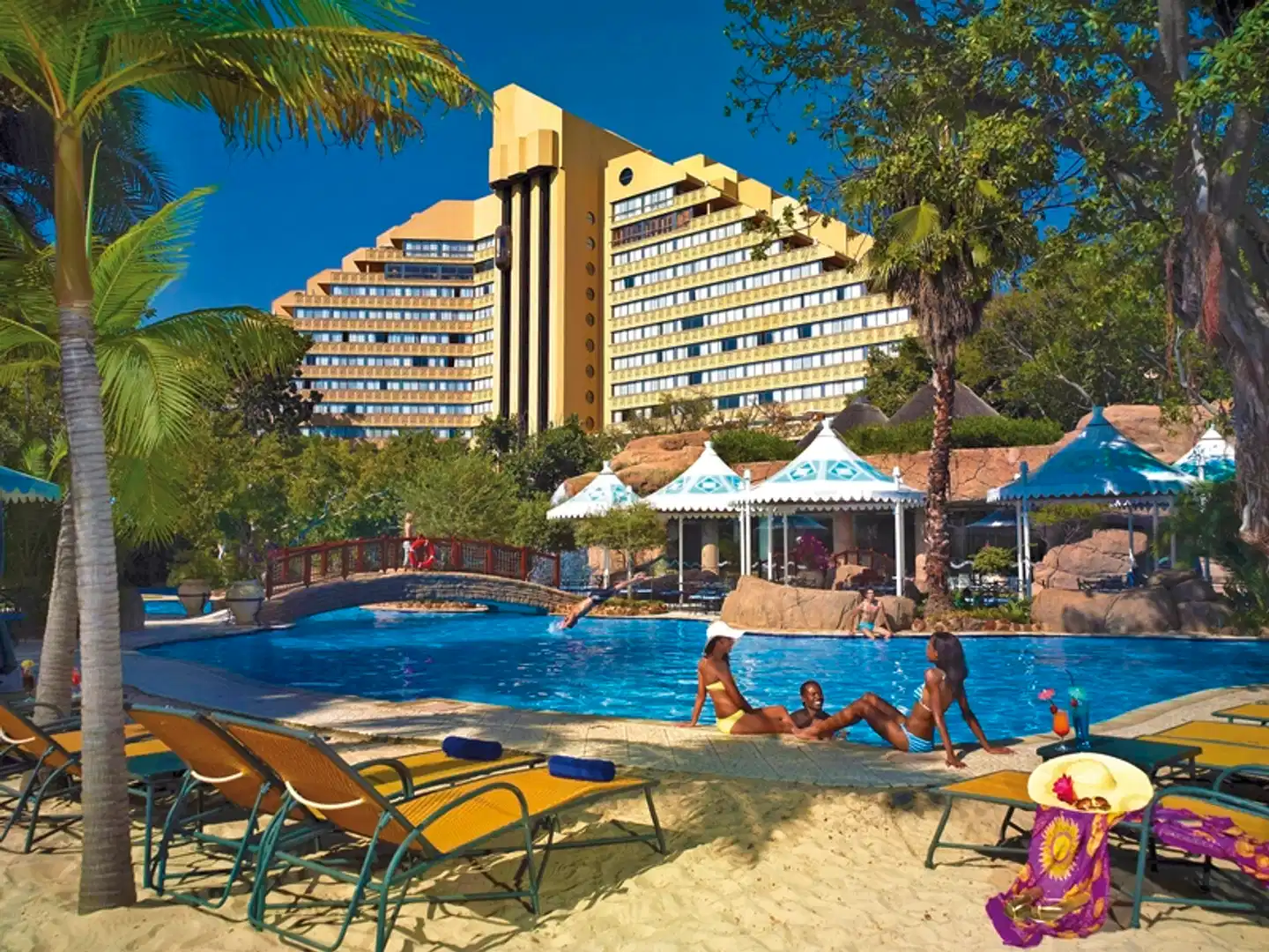 The Cascades Hotel Aussenansicht