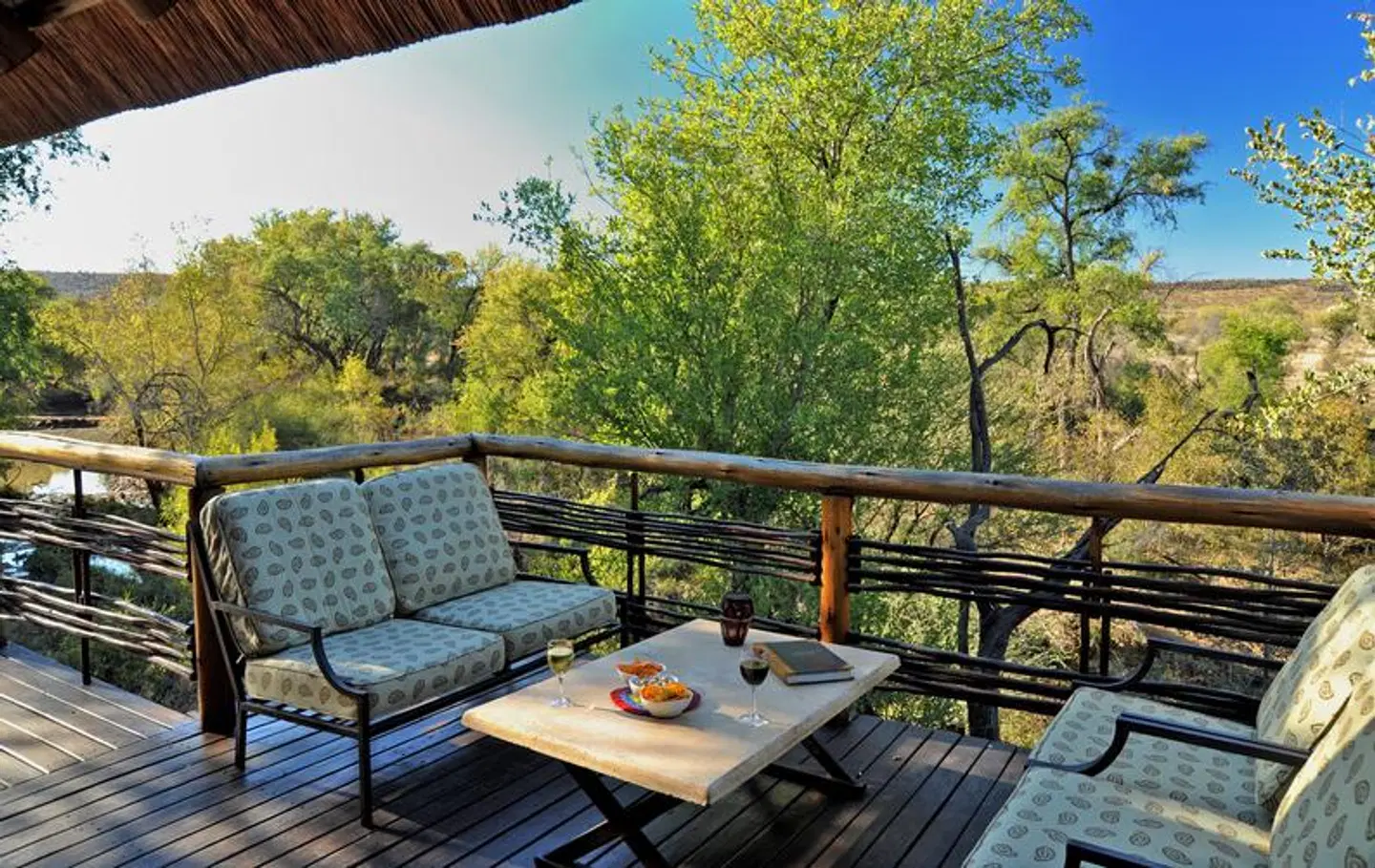 aha Thakadu River Camp Terrasse