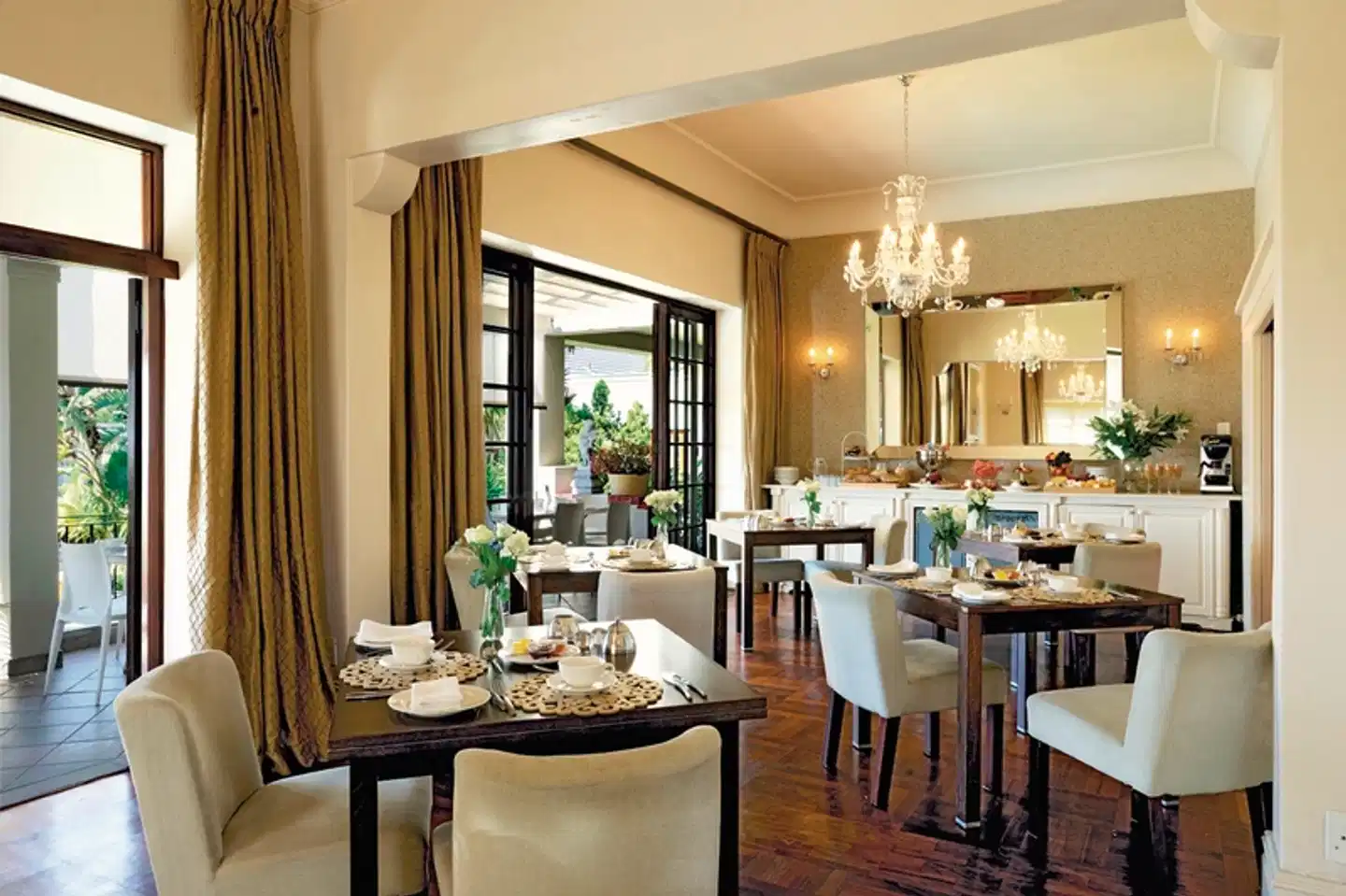 Clarendon Fresnaye Restaurant