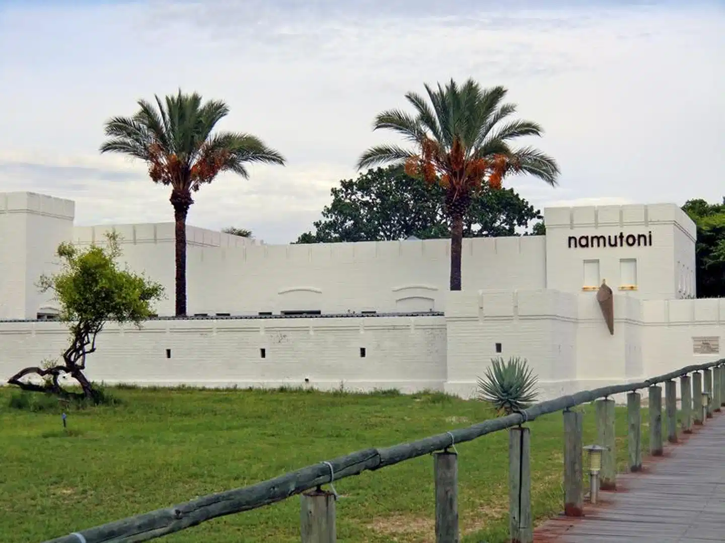 Namutoni Camp Aussenansicht