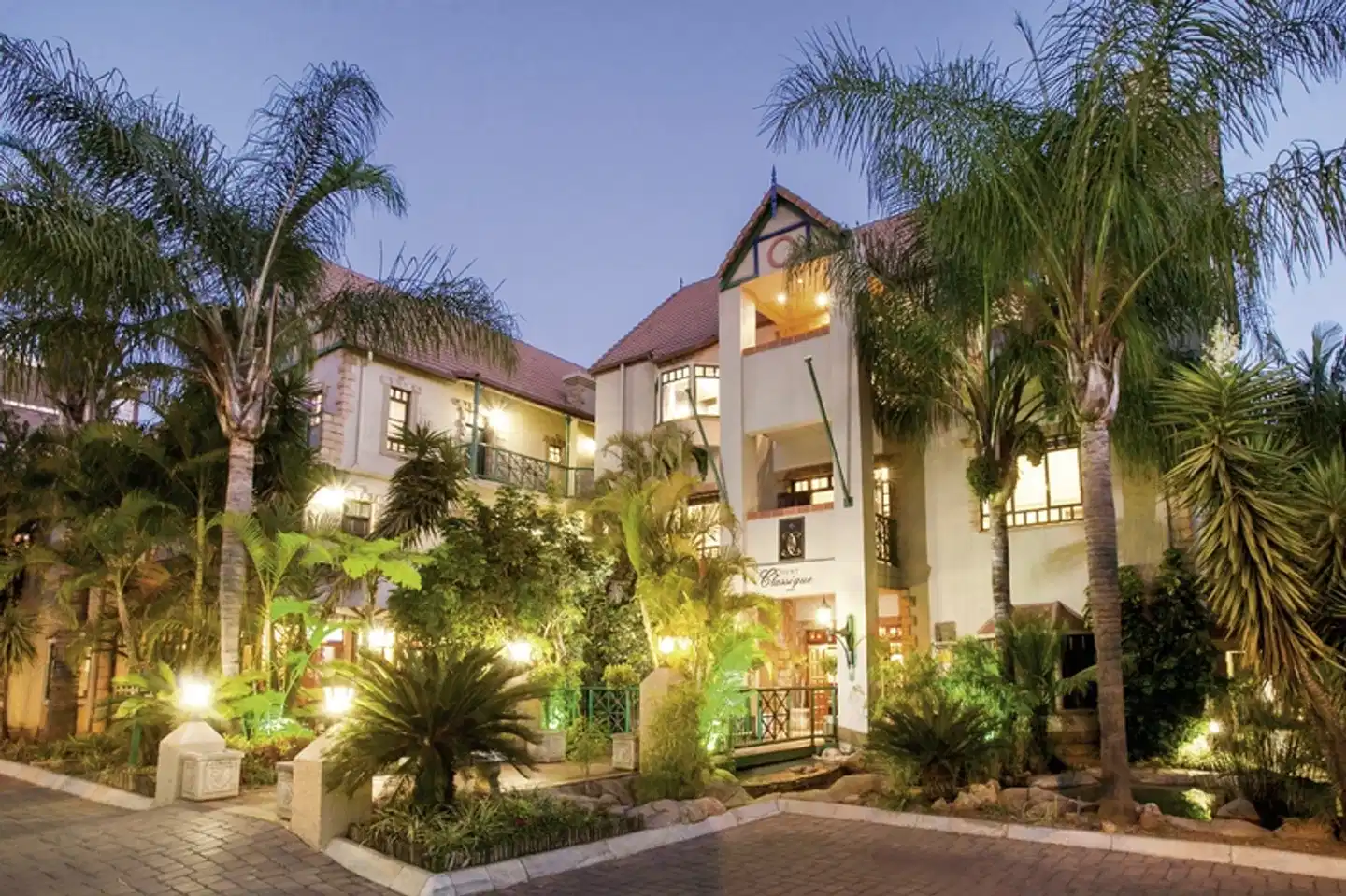 Court Classique Suite Hotel Aussenansicht