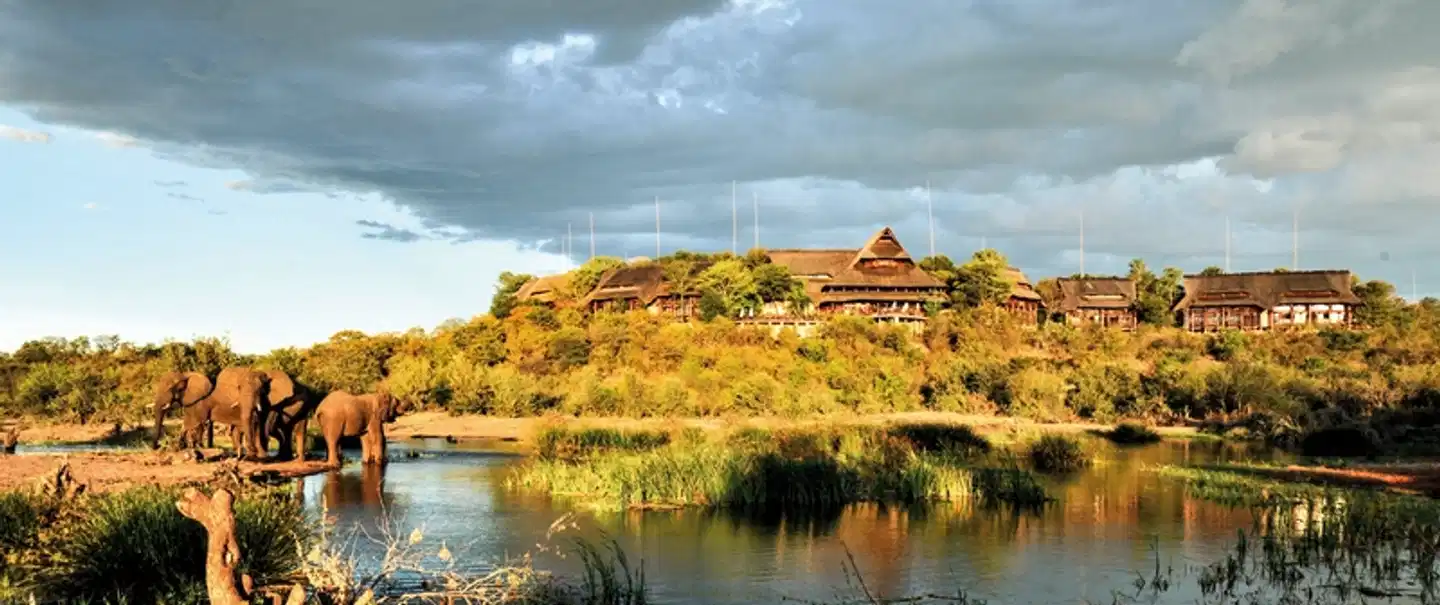 Victoria Falls Safari Lodge Aussenansicht