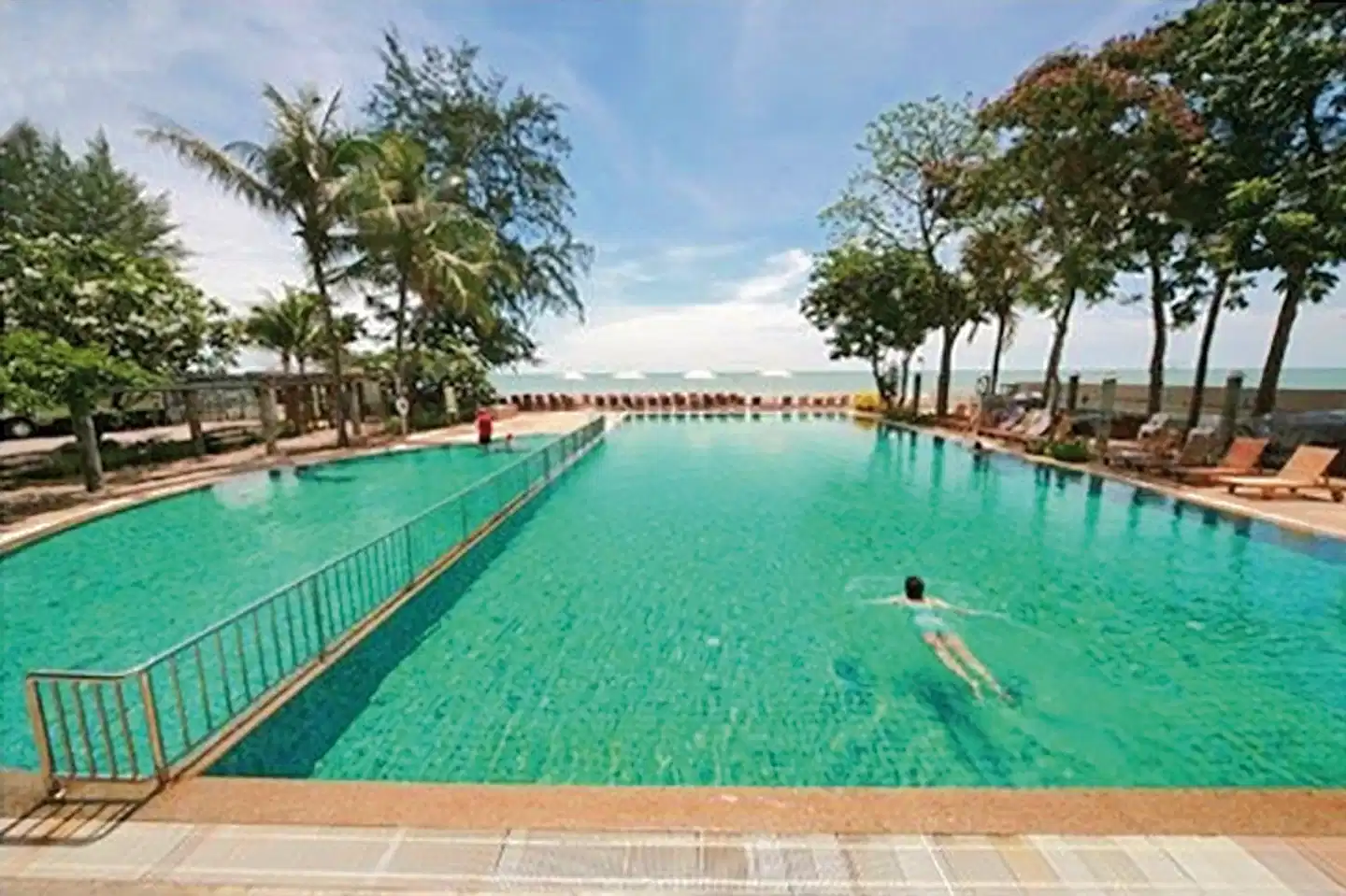 Chom View Hotel Pool