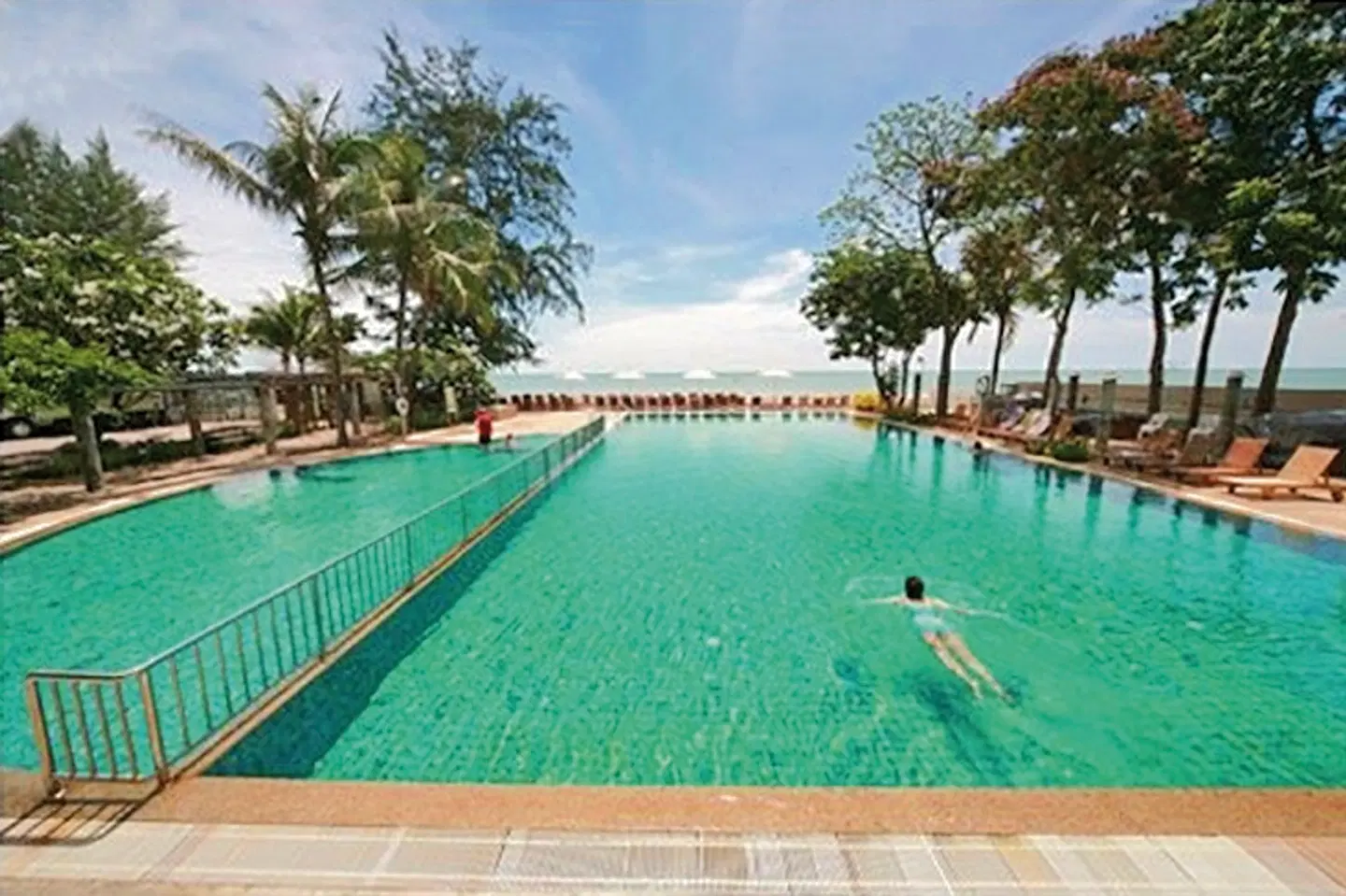 Chom View Hotel Pool