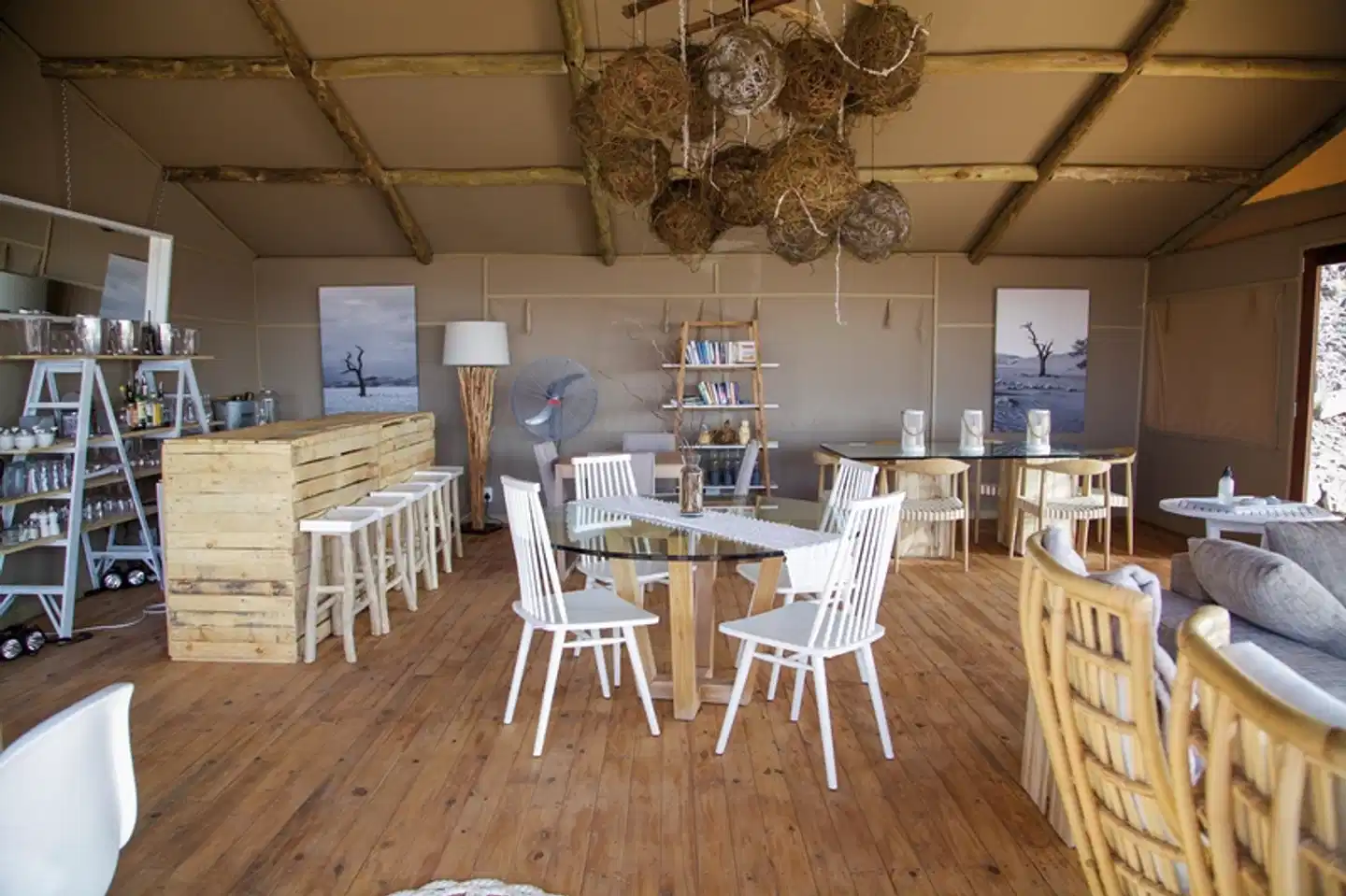 Kanaan N/aan ku se Desert Retreat Bar