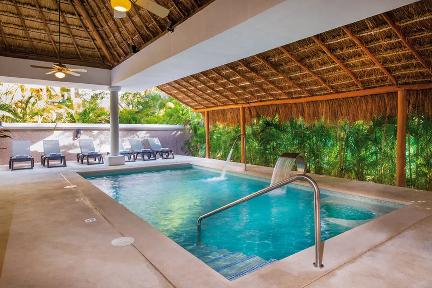 Iberostar Waves Quetzal Hallenbad