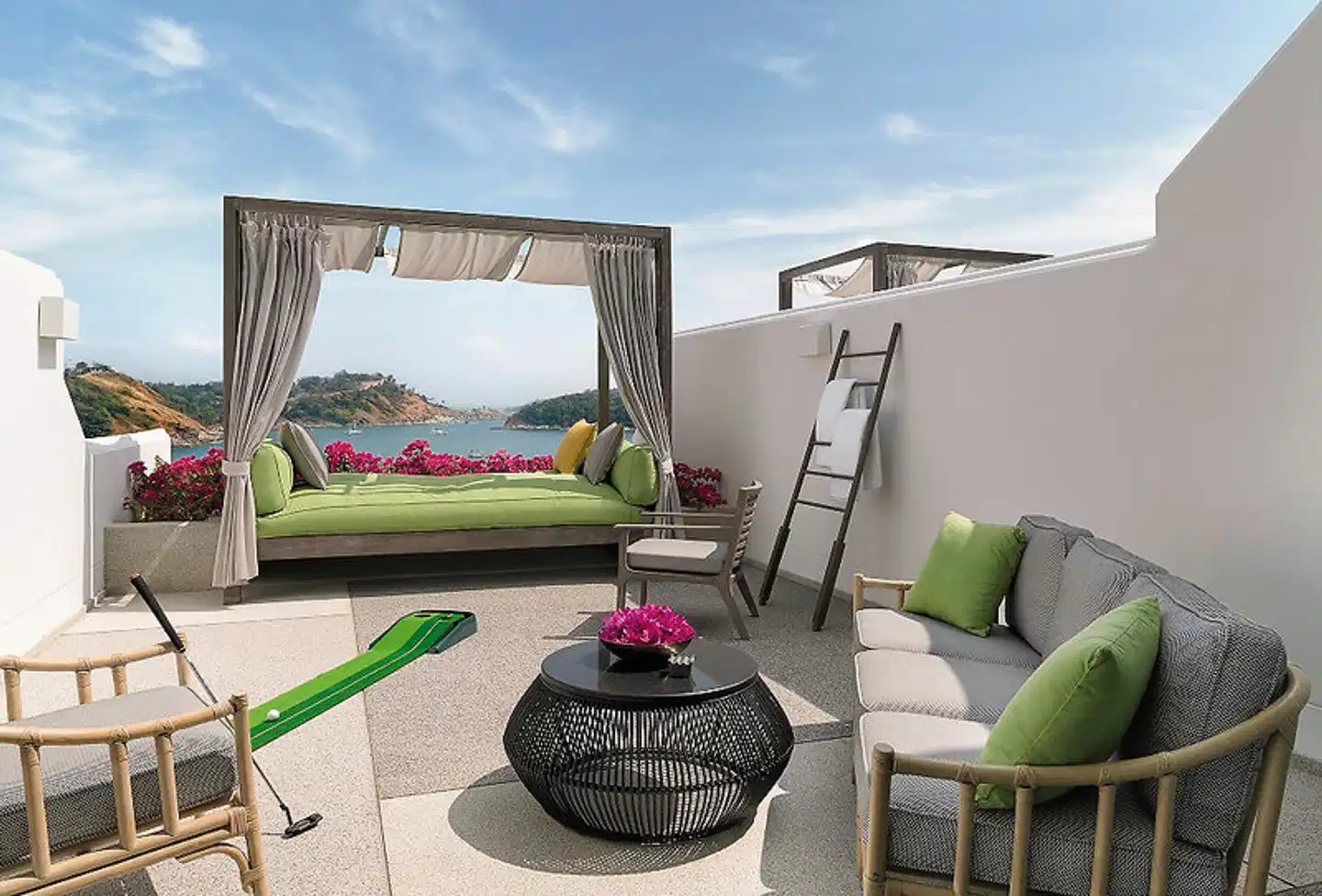 The Nai Harn Phuket Terrasse