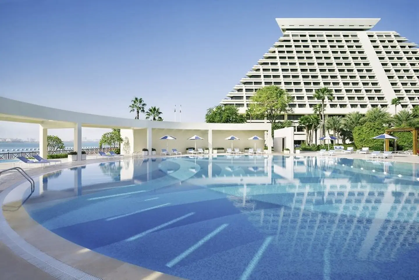 Sheraton Grand Doha Resort & Convention Hotel OUTDOOR_POOL