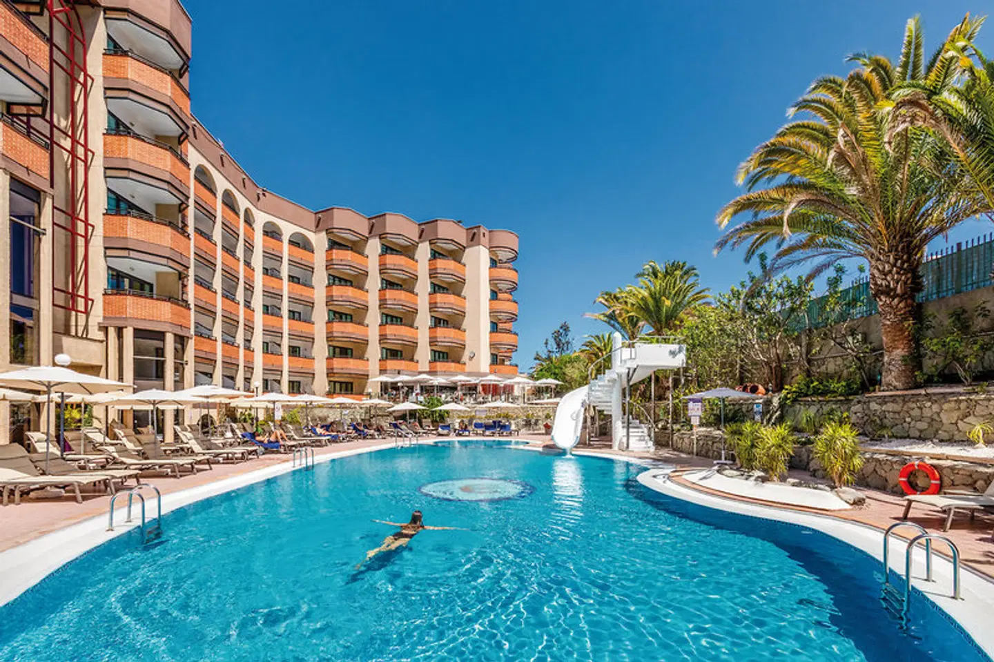MUR Hotel Neptuno OUTDOOR_POOL