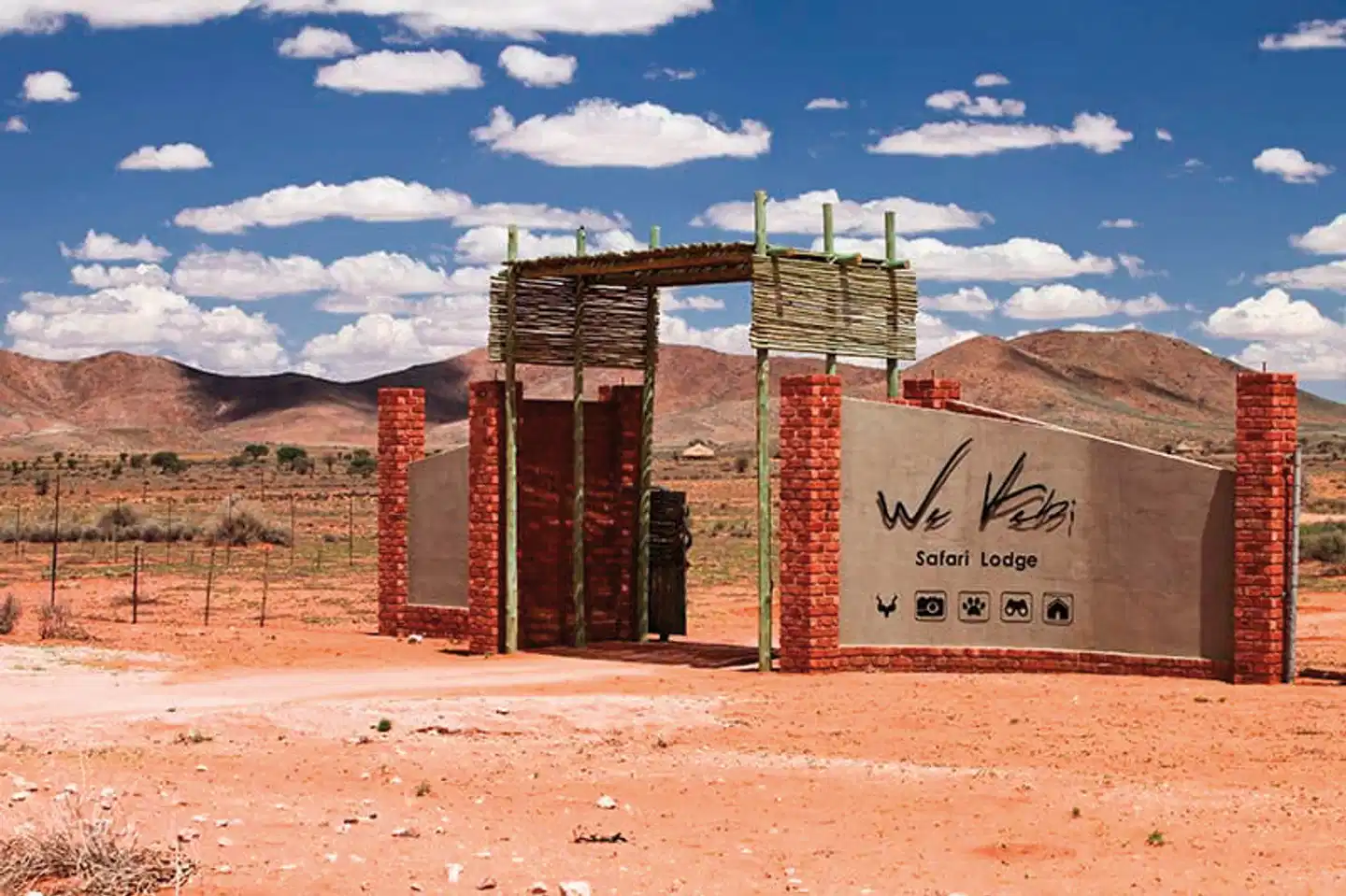 We Kebi Safari Lodge Aussenansicht