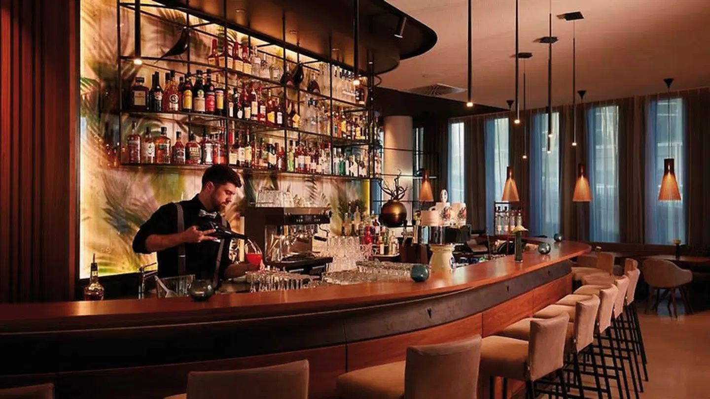 Hyperion Hotel München - inklusive NFL Munich Ticket Bar