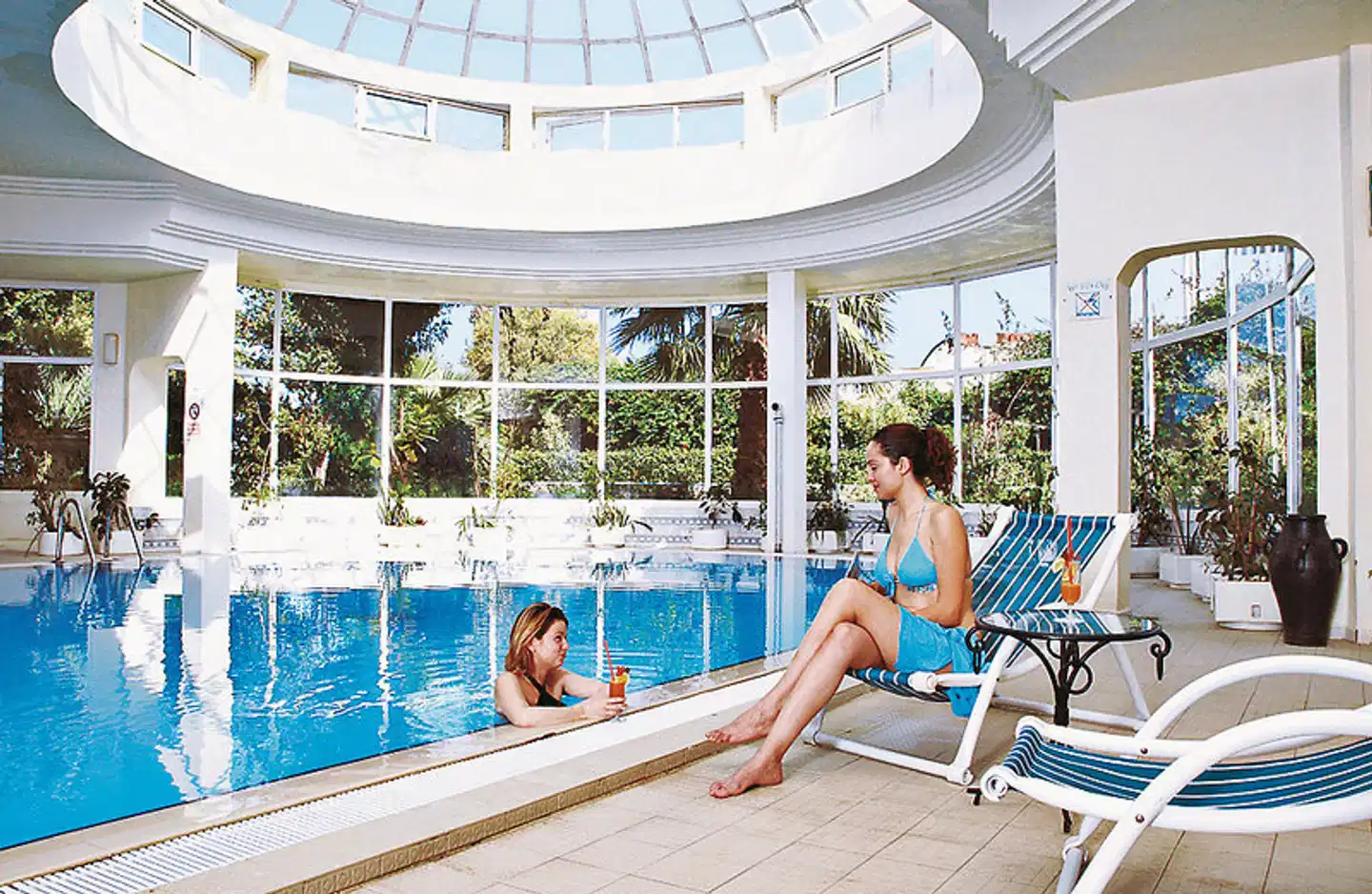 El Mouradi Skanes Hallenbad