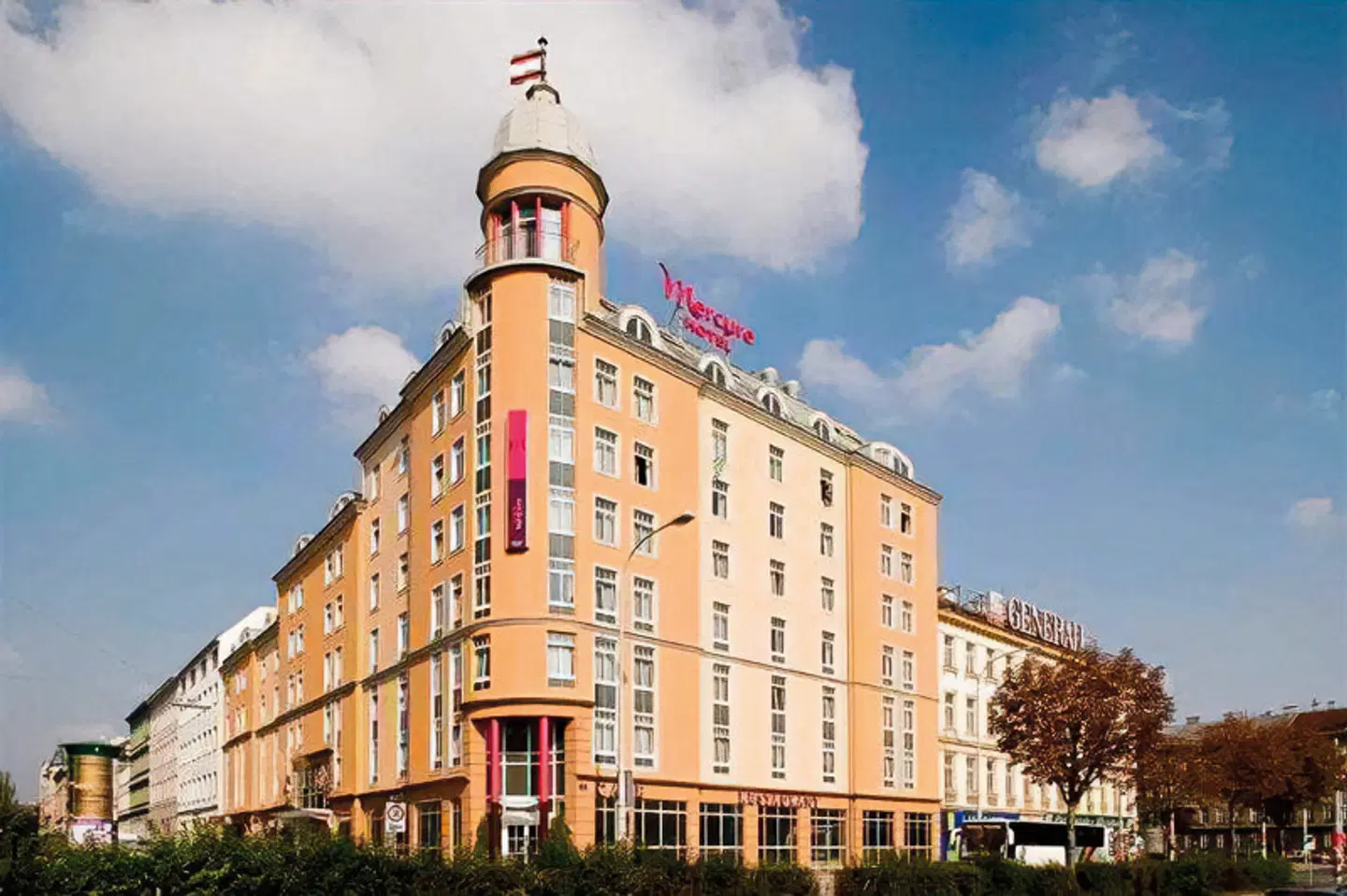 Mercure Wien Westbahnhof EXTERIOR
