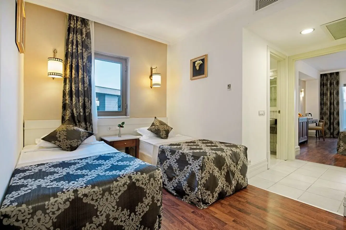 Alba Queen ROOM_EXAMPLE