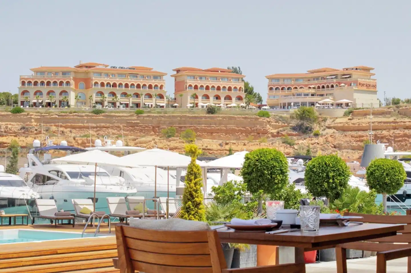 Pure Salt Port Adriano Aussenansicht