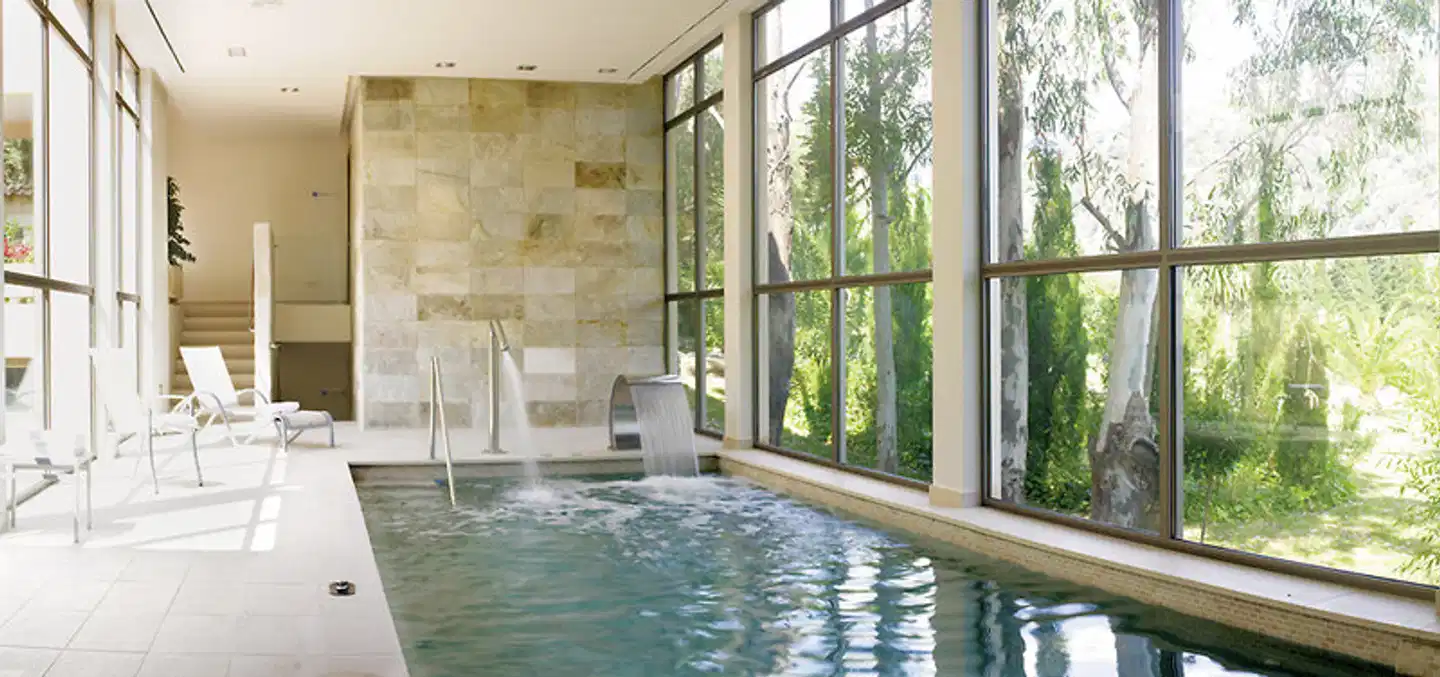 Rural L'Hermitage & Spa Hallenbad