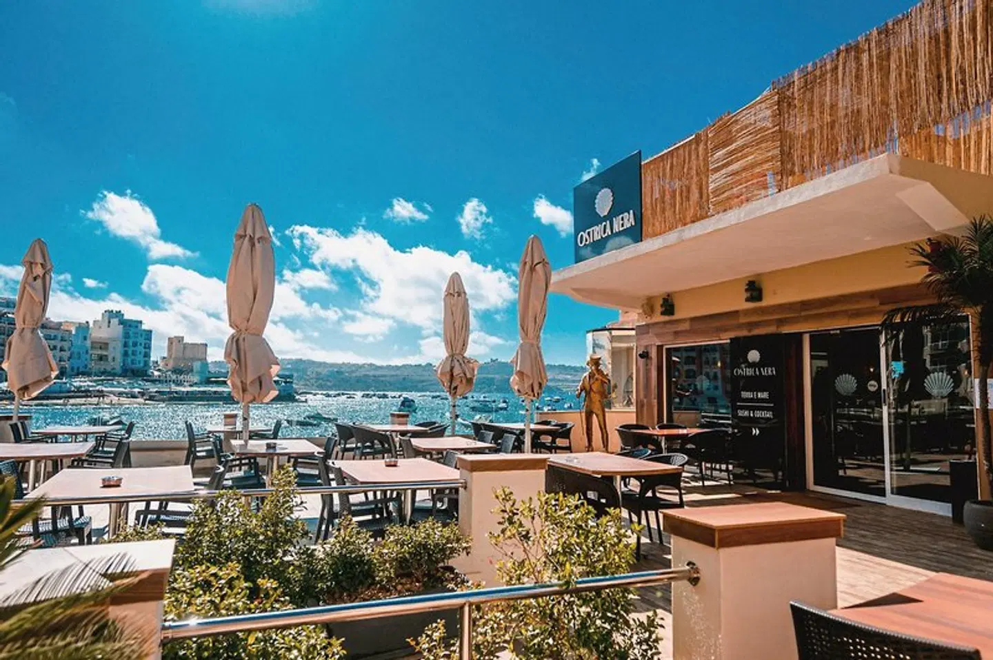 Gillieru Harbour Hotel Terrasse