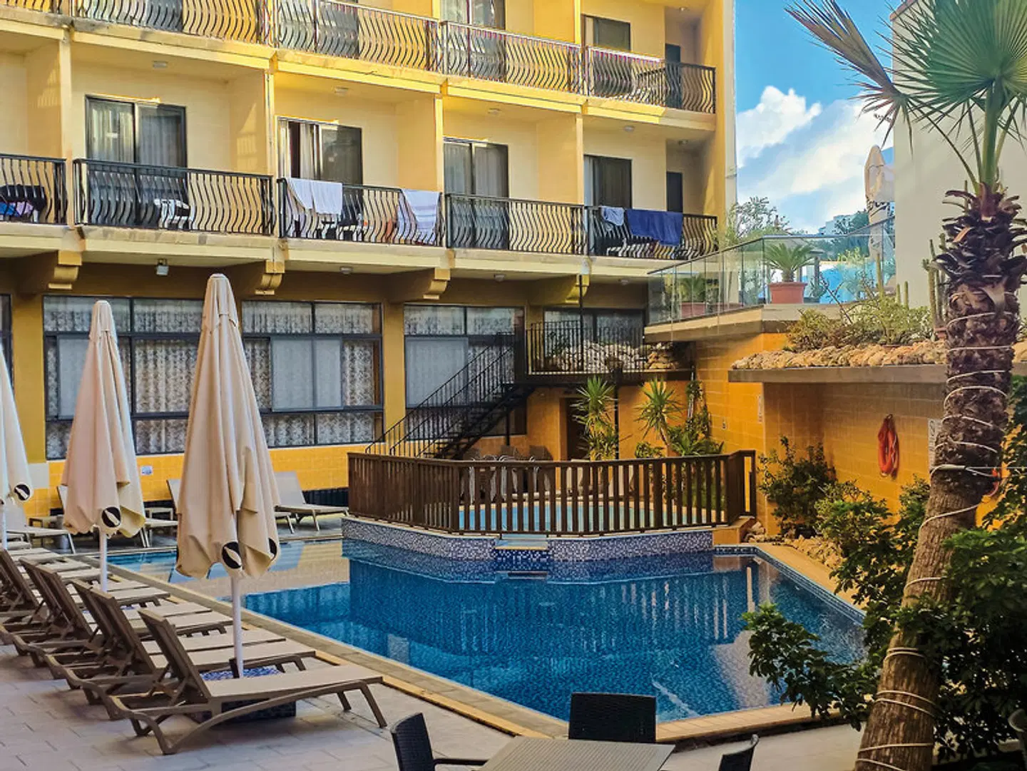 Bella Vista Hotel OUTDOOR_POOL