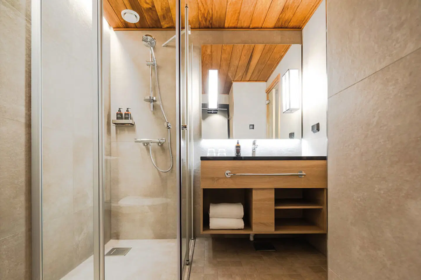 Lapland Hotels Sky Ounasvaara Badezimmer