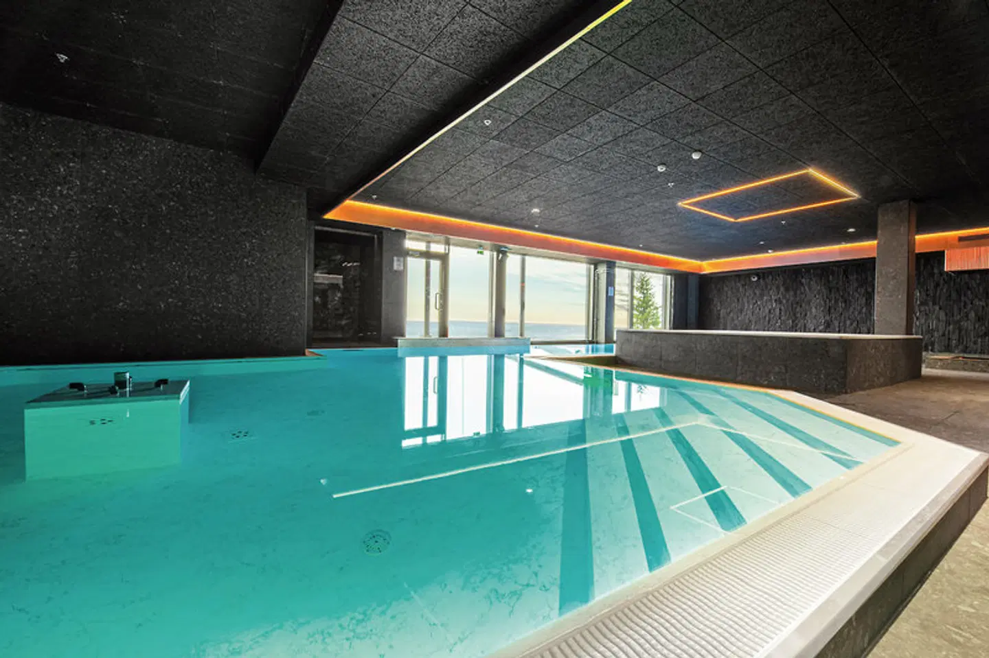 360 Grad Wintererlebnis Hallenbad