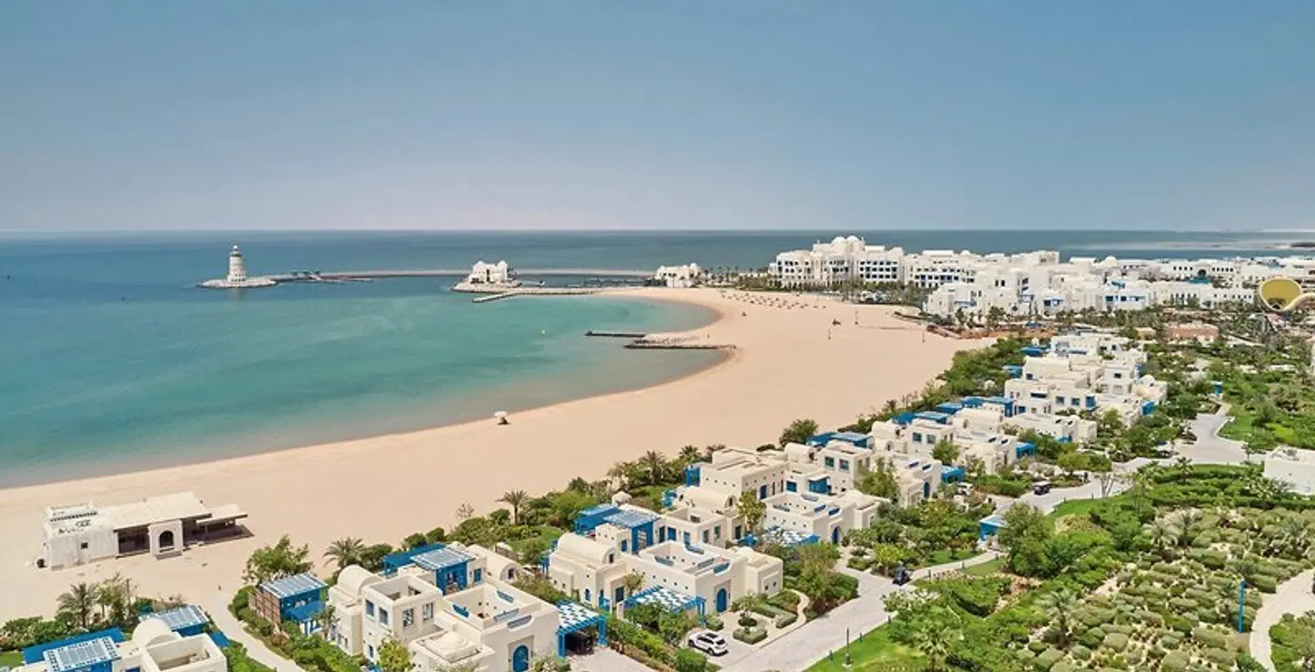 Hilton Salwa Beach Resort & Villas Strand
