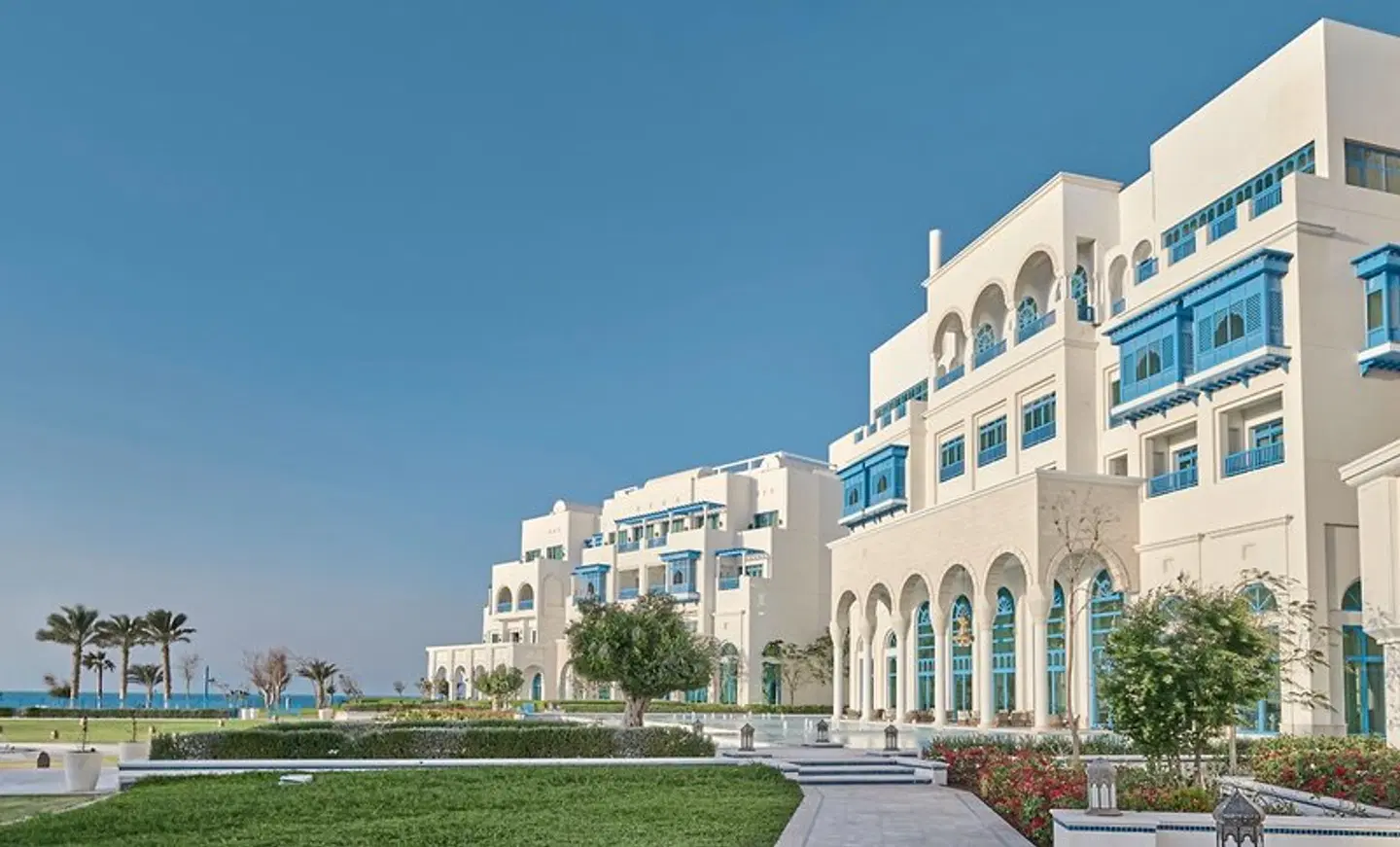 Hilton Salwa Beach Resort & Villas EXTERIOR