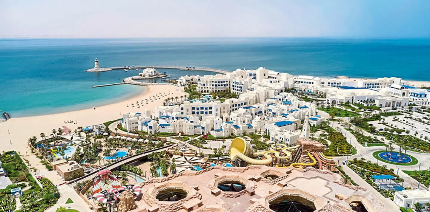 Hilton Salwa Beach Resort & Villas Strand